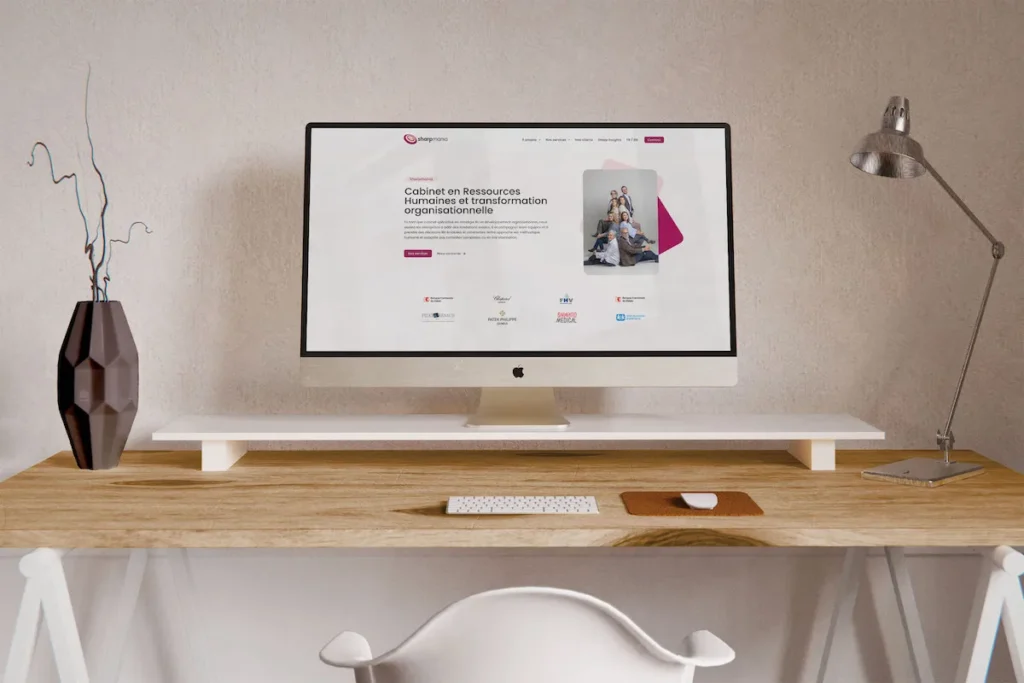Capture d'écran de la page d'accueil du site sharpmania.ch, cabinet en stratégie RH à Genève, réalisé sous WordPress par Malibellule